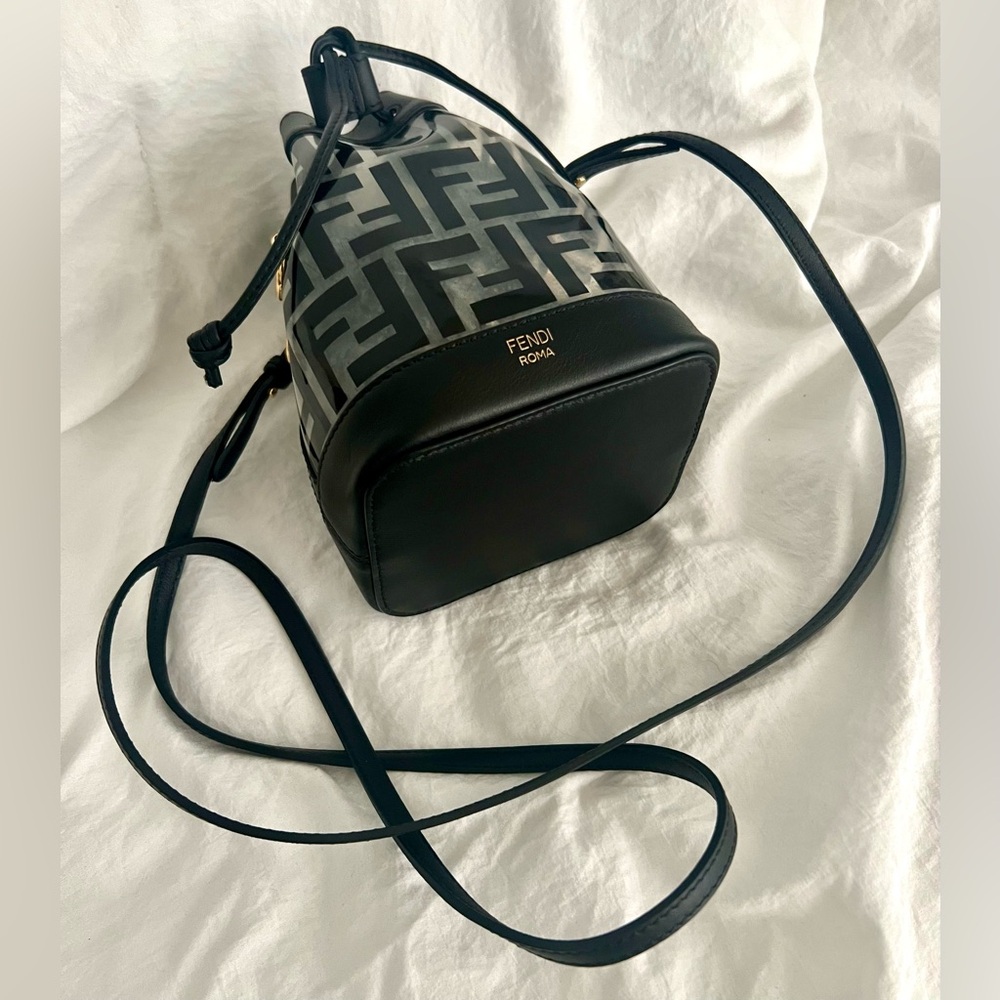 👑✅PRICE FIRM✅AUTHENTIC Fendi Black & Gold Mon Tresor Mini Bucket - Picture 2 of 16